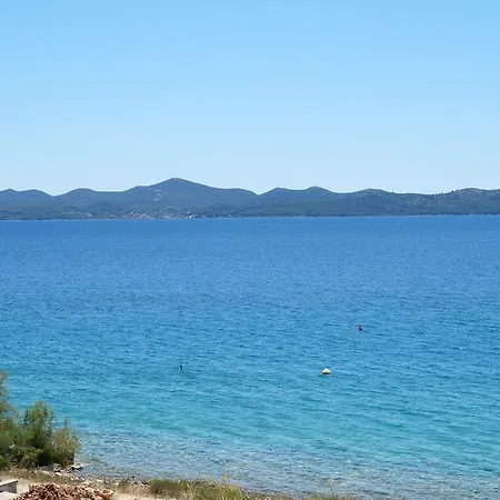 Apartamento Ema Kožino