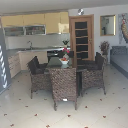 Ema Apartment *