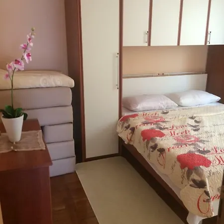 Ema Apartment *
