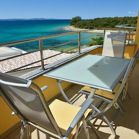 Apartamento Ema Kožino