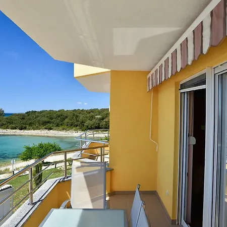 Apartamento Ema Kožino