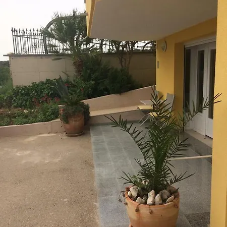 Apartamento Ema Kožino